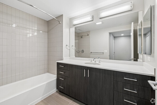 2BR, 1BA - 791SF - Bathroom