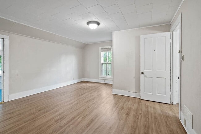 Photo - 904 1/2 Clay St - Cedar Falls