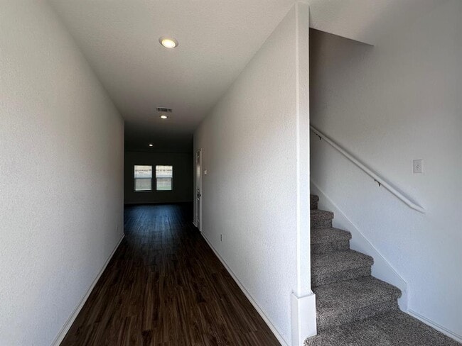 Photo - 1140 Cattail Ln