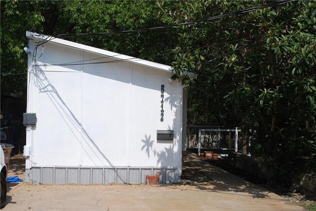 Building Photo - 5712 Woodrow Ave