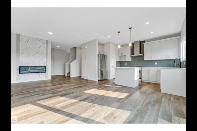 17636-17649 49 St NW