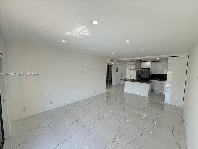 Photo - 8290 Lake Dr Unit 427