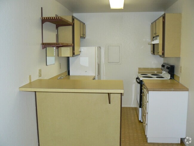 Building Photo - Cozy Studio Condo at Gated, Sixty-01 Complex! Unit 477