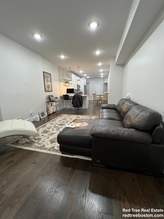 7 Strathmore Rd Unit 1