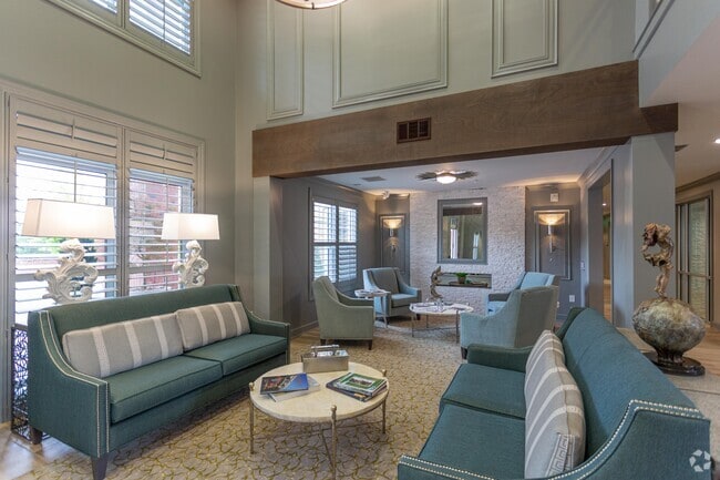 Gran salón - Everleigh Cool Springs 55+ Active Adult Apartment Homes