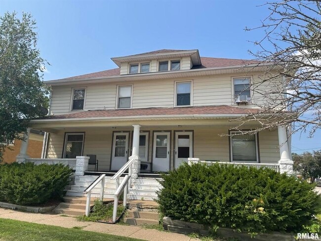 Building Photo - 711 16th St Unit 711 Upper