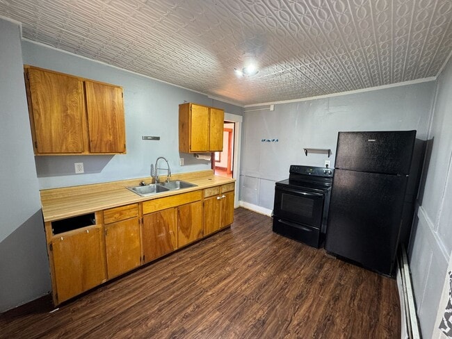 Building Photo - 64 Summer St Unit Apt 2