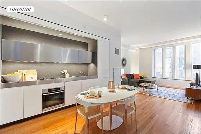 Photo - 15 William St Condo