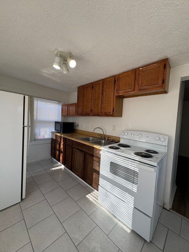 Building Photo - 134 Central Ave Unit 134 Central Ave #2 (Up)