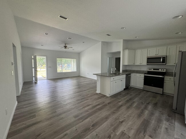 Photo - 6 Maple Course