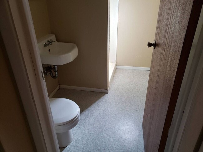 Photo - 463-465 SW State Street Unit 463