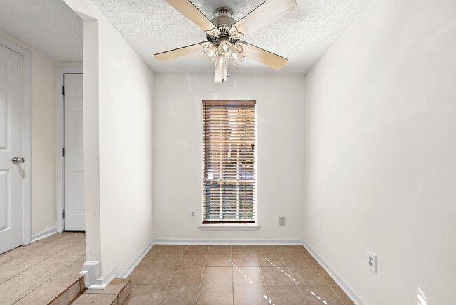 Photo - 711 Holiday Dr