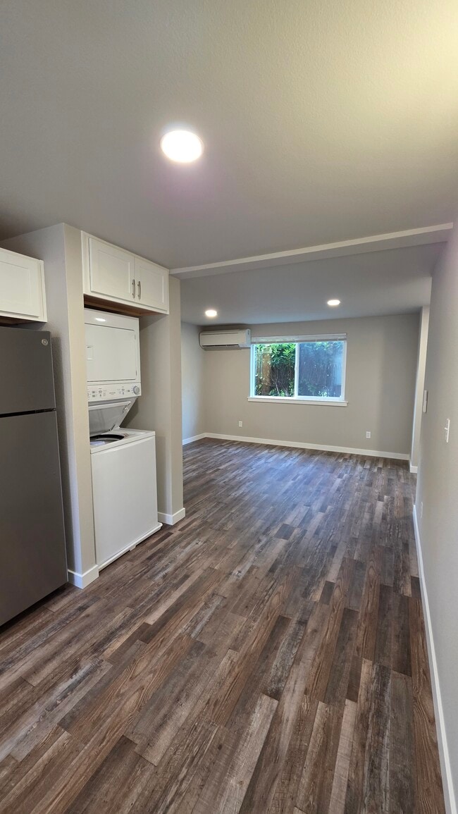 Photo - 1126 Sleater Kinney Rd SE