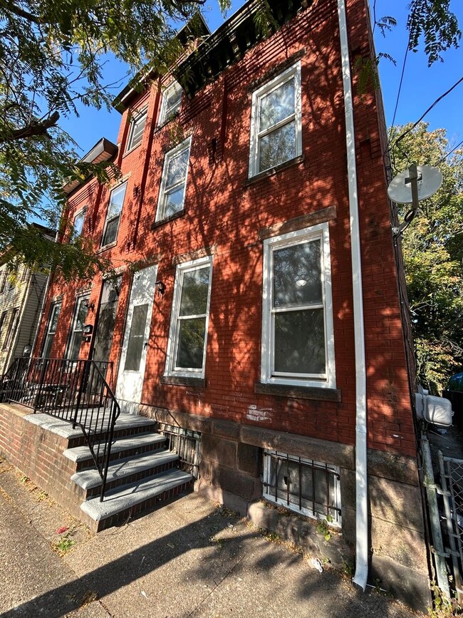 Building Photo - 298 Rutherford Ave Rental
