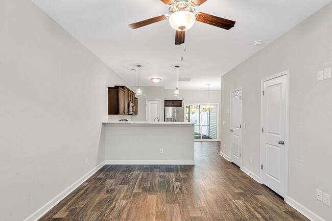 Photo - 10 Jaydn Dr W