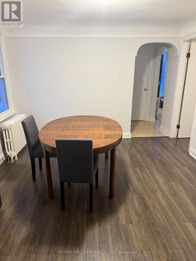 Photo - 160 Welland Ave Unité 2nd Floor