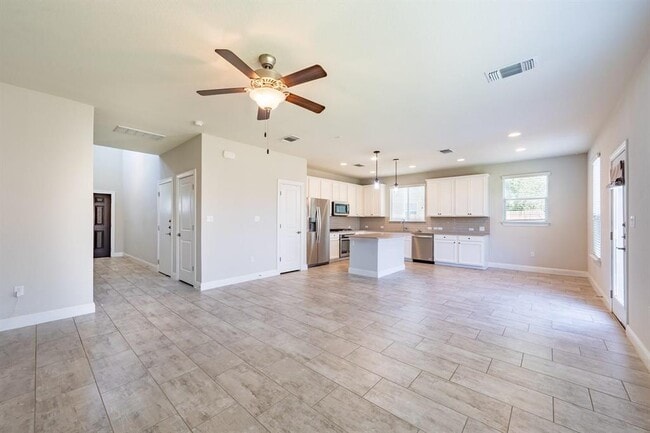 Photo - 3432 Rooba St