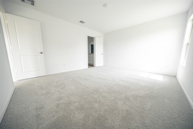 Photo - 9919 Oakheath Blf Dr