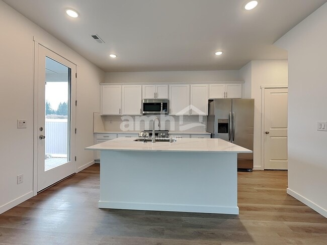 Photo - 5132 Turnstone St SE