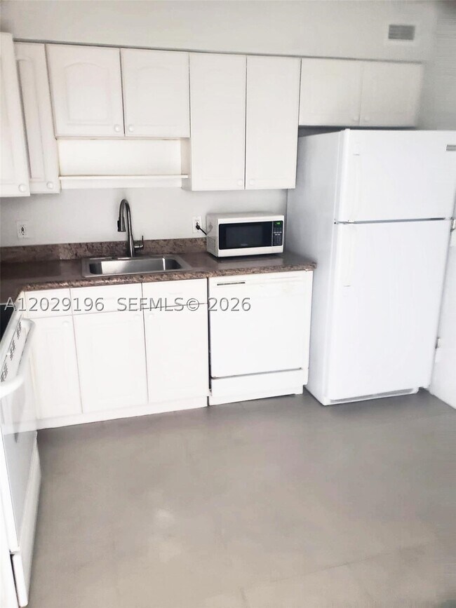 Photo - 5161 Collins Ave Unit 1709