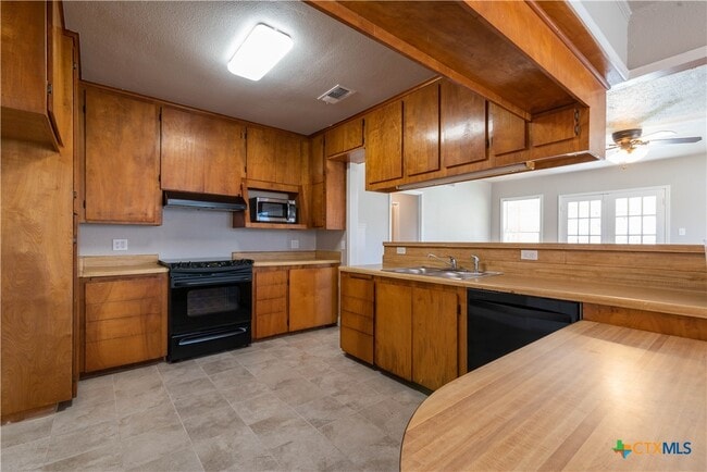 Photo - 609 S Pecan Ave