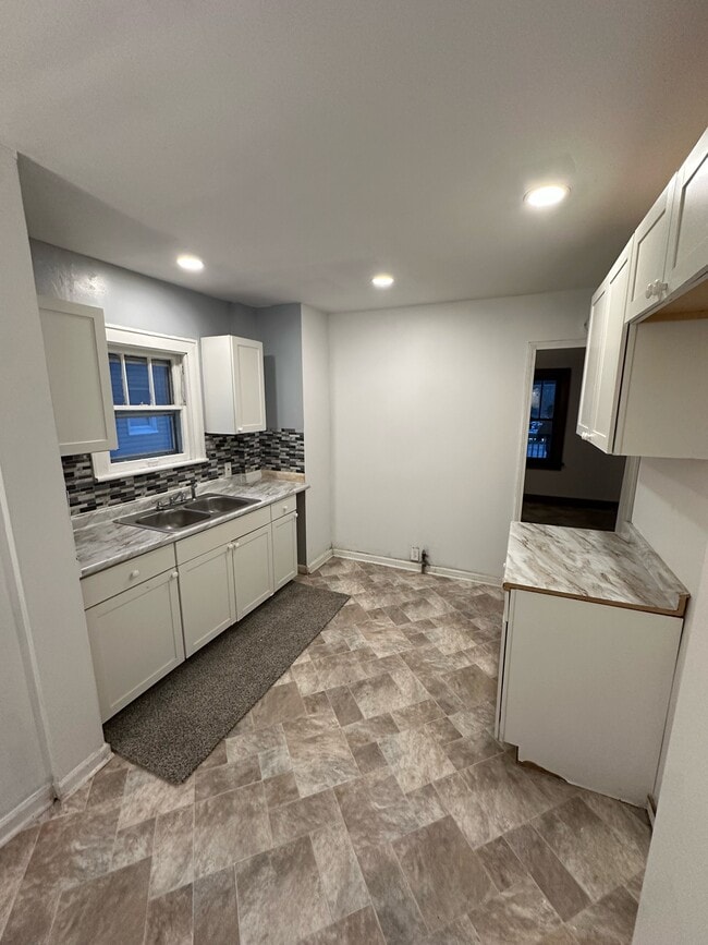 Photo - 1145 Brown St