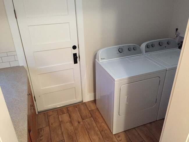 Photo - 908 E 8th St