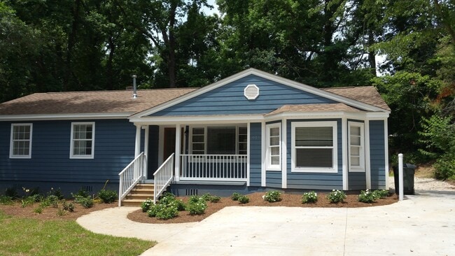 Beautiful and Updated Paired Home Minutes ... - Beautiful and Updated Paired Home Minutes ...