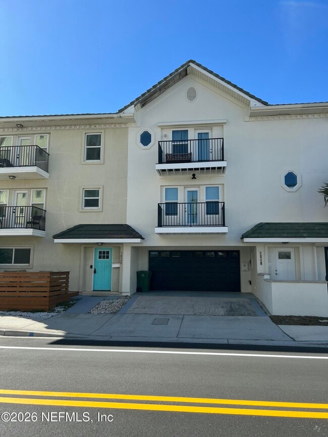 Building Photo - 1018 1st St S