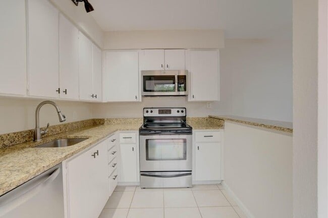 Photo - 904 9th Ct