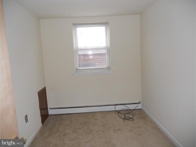 Photo - 120 E 4th St