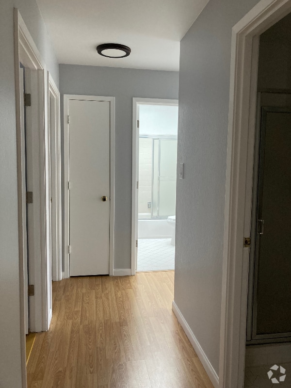 Building Photo - 1910 Greenwich St Rental