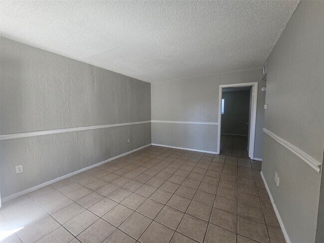 Photo - 911 Avenue K Unit 9