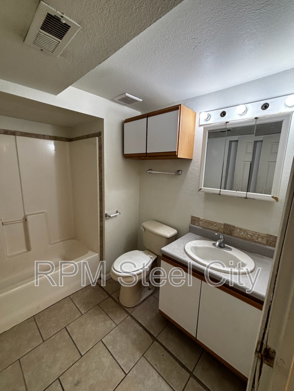 Photo - 511 W 12th St