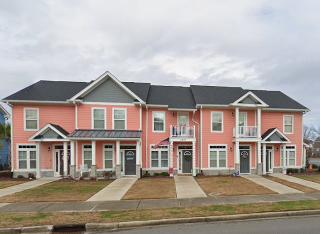 Building Photo - High Market in Market Common