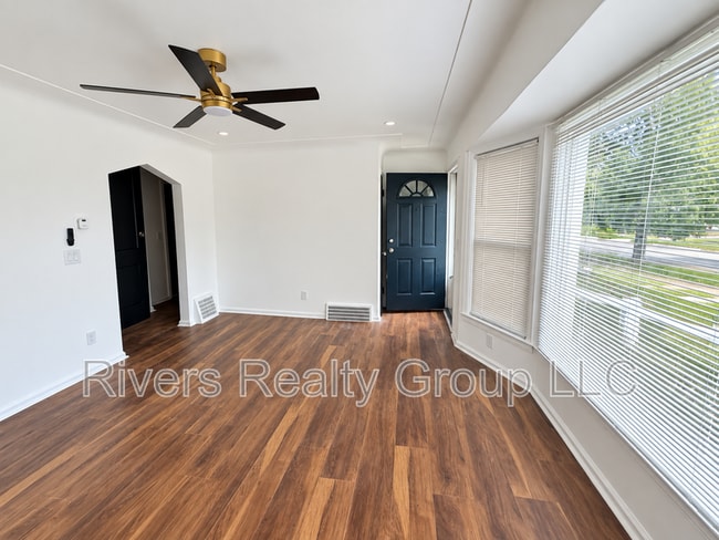 Photo - 18421 Shaftsbury Ave