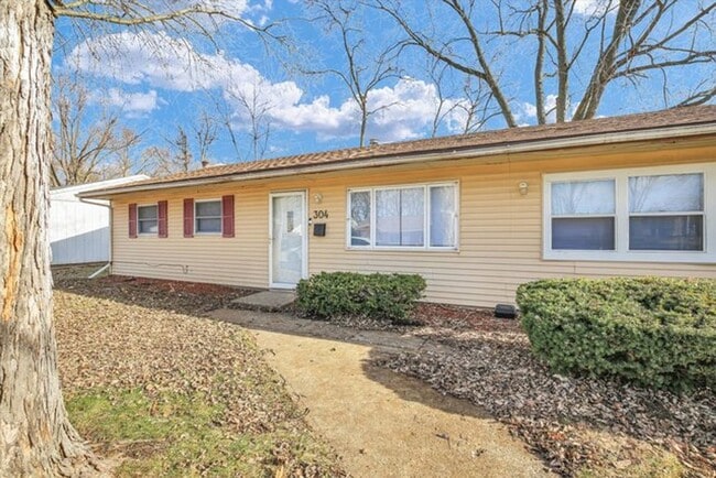Photo - Updated & Spacious 4 Bedroom home in Urbana - Available Now