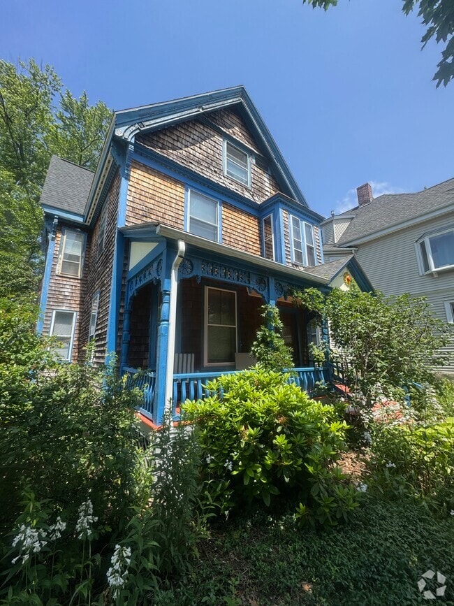 Building Photo - 94 College Ave Unit 2 Rental