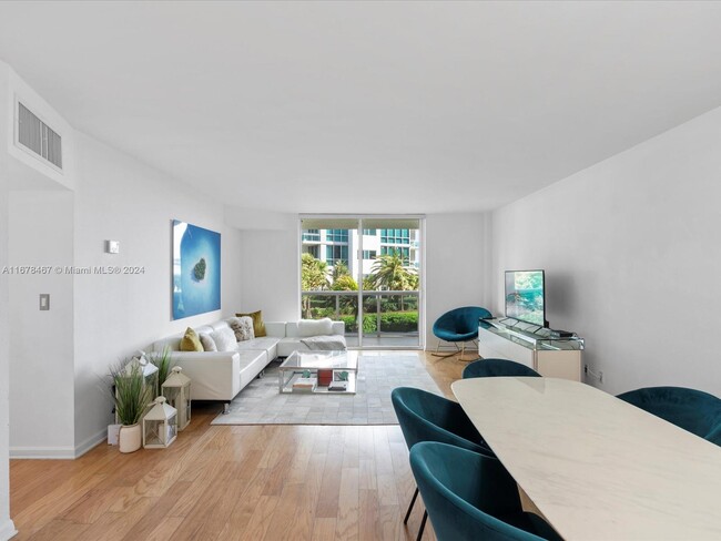 Photo - 10275 Collins Ave Condominio Unidad 332