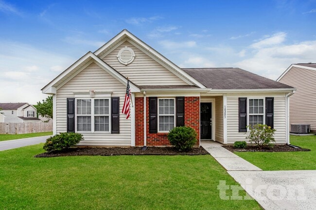 Building Photo - 10203 Green Hedge Ave