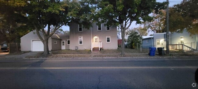 Building Photo - 1148 Forest St N Rental