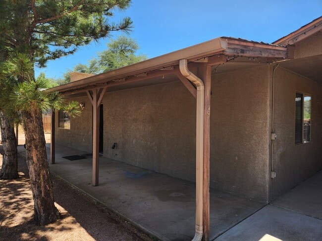 Photo - Amazing 2 bed / 1 bath House Available Now