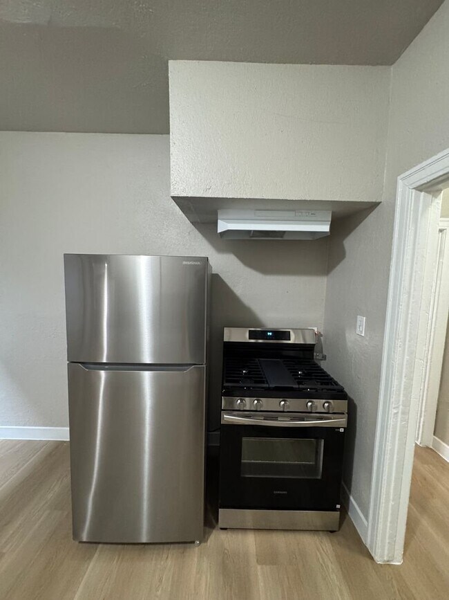 811-W43 W 43rd St Unidad 1