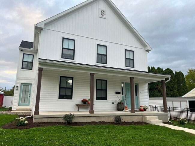 Building Photo - 17 N 5th St