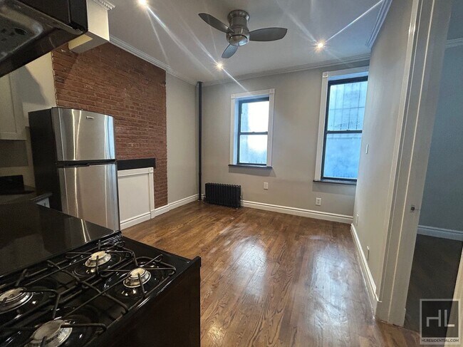 Building Photo - Clinton Street Unit 1B Rental
