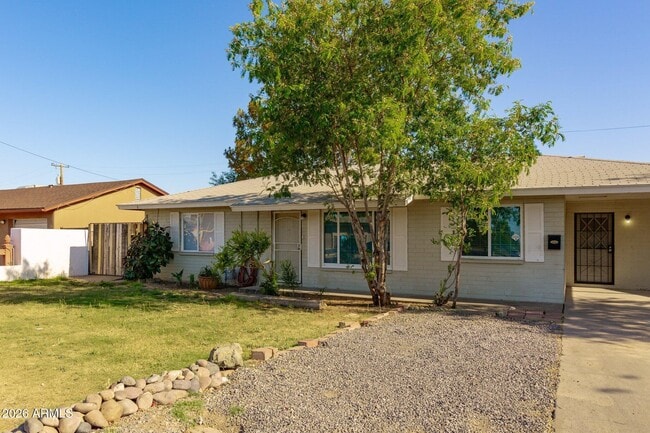 Photo - 1335 E Broadway Rd