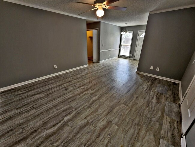 Photo - 1502 Barrington Rd NW Unit B