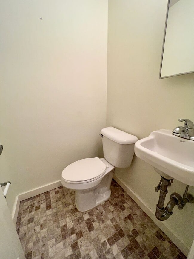 Photo - Charming 1-Bedroom Apartment in Wyncote! Available Late July! Unit B203
