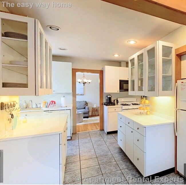 Building Photo - 94 Heath St Unit #3