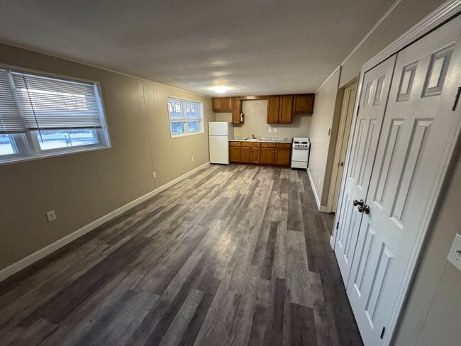 Building Photo - 101-103 Green Oaks Drive Unit 1